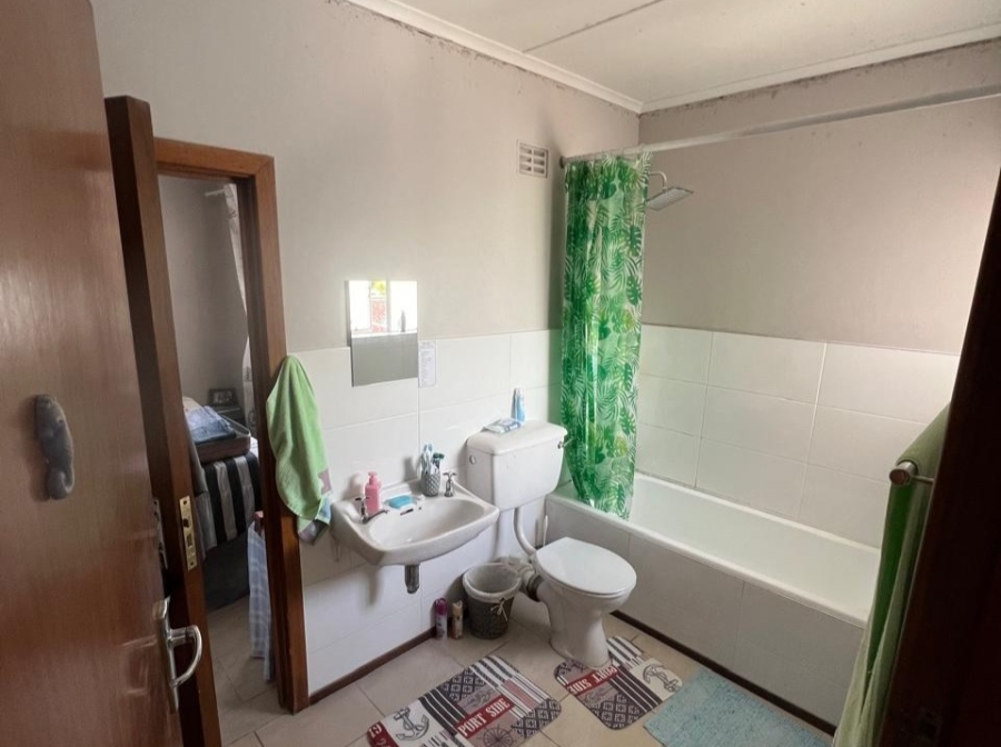 2 Bedroom Property for Sale in Bonza Bay Eastern Cape